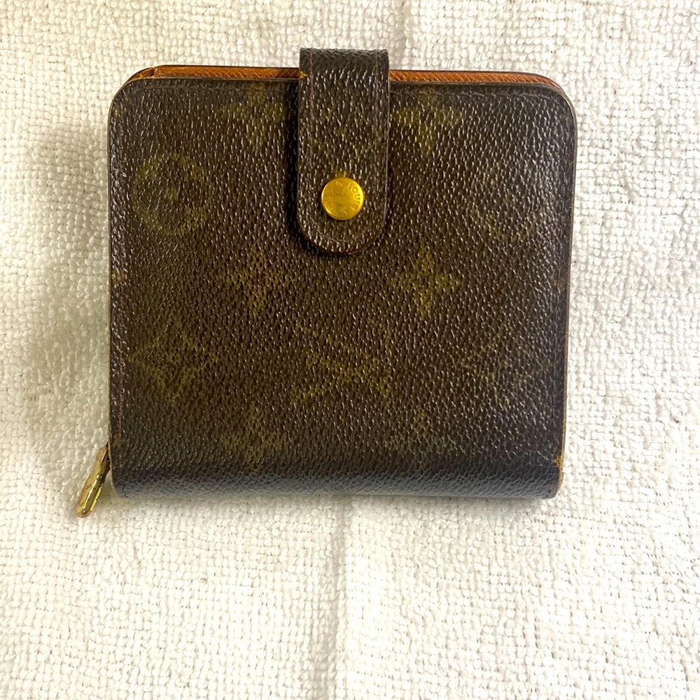 Louis Vuitton Compact Zippy wallet